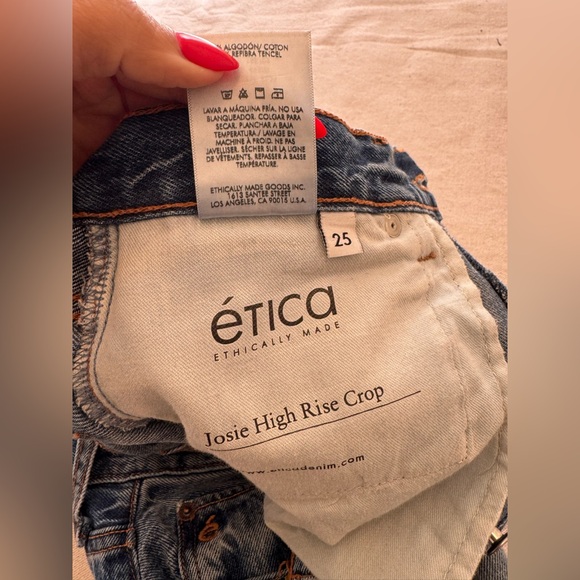 High Rise Blue Jeans éTIca
ETHICALLY MADE
Josie High Rise Crop - Picture 3 of 9